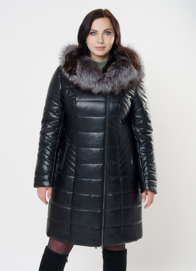 Пуховик из эко кожи черного цвета с капюшоном модель № 983 меха малина