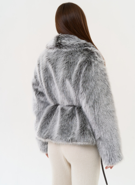 Женская короткая шуба из эко меха с воротником Женская короткая шуба из эко меха с воротником