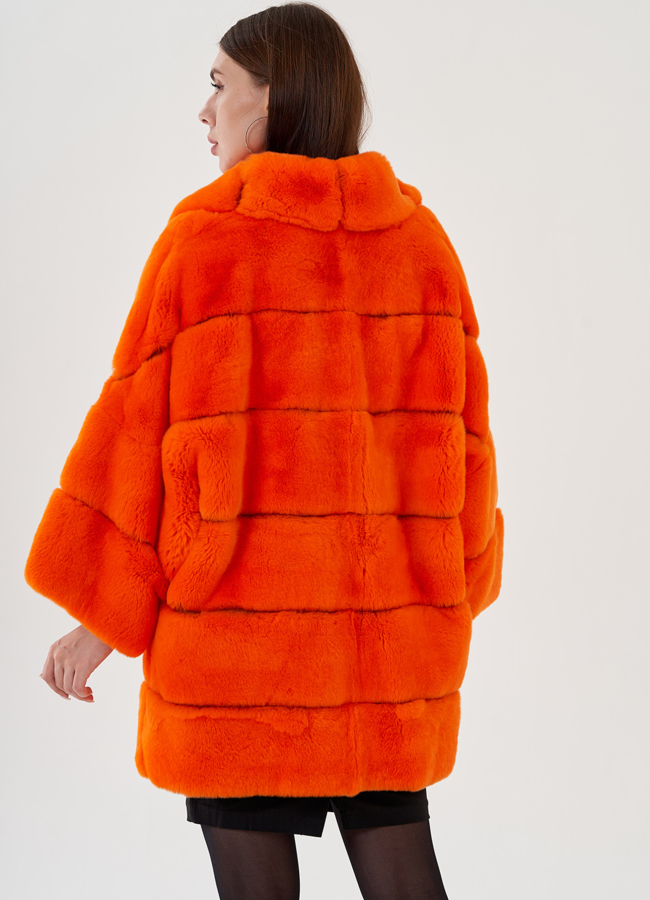 Укороченная шуба из меха кролика в оранжевом цвете модель № 81495 в кредит