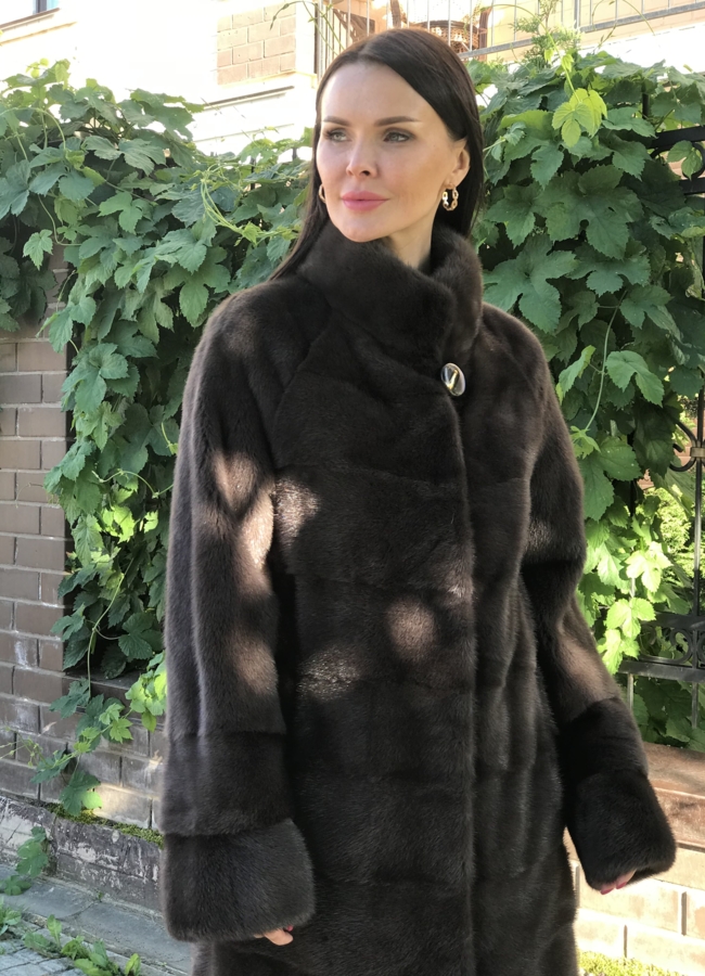 фото Норковая шуба с воротником стойкой в цвете капучино модель № 1045