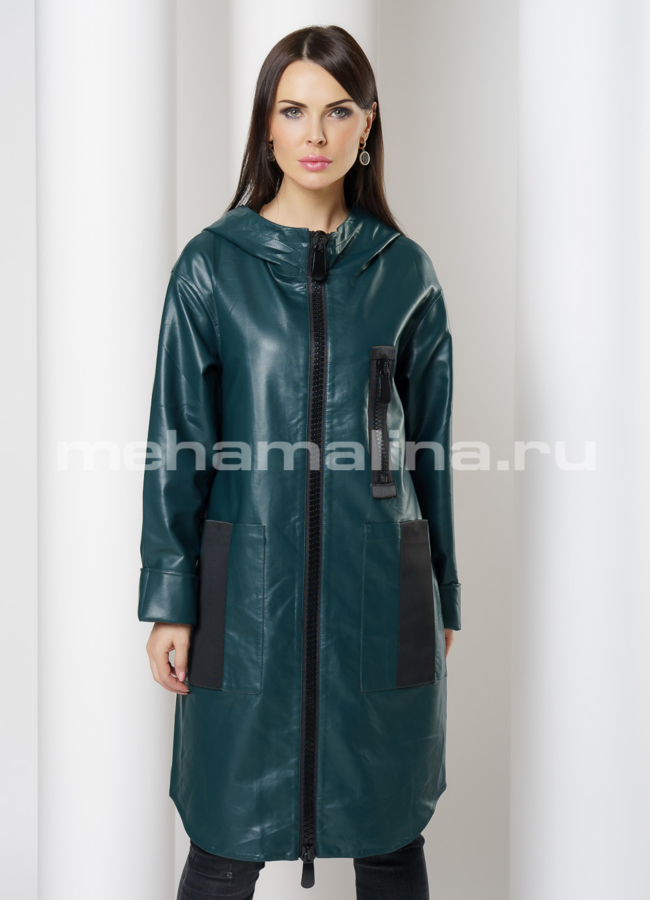 Плащ из эко кожи с капюшоном на молнии модель № 18015 меха малина