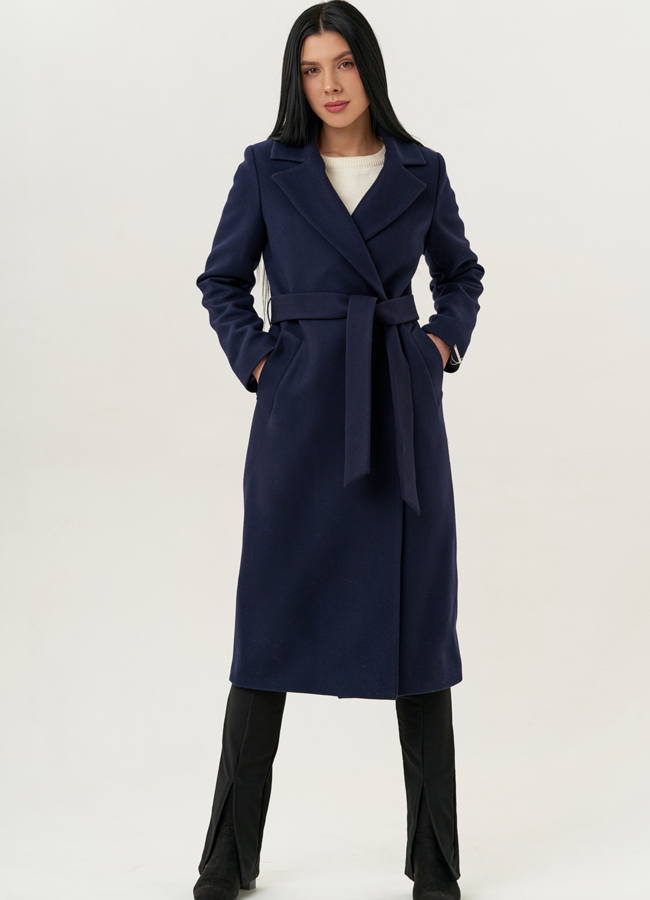 фото Классическое женское пальто темно-синего цвета с поясом модель № 21899