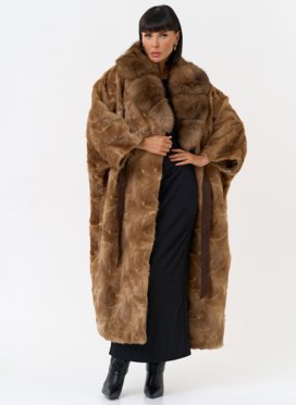 Женская шуба из меха норки с воротником их меха песца Женская шуба из меха норки с воротником их меха песца