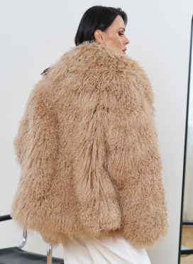 Женская шуба из меха ламы Женская шуба из меха ламы