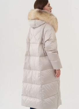 Пуховик с отделкой капюшона из меха лисы