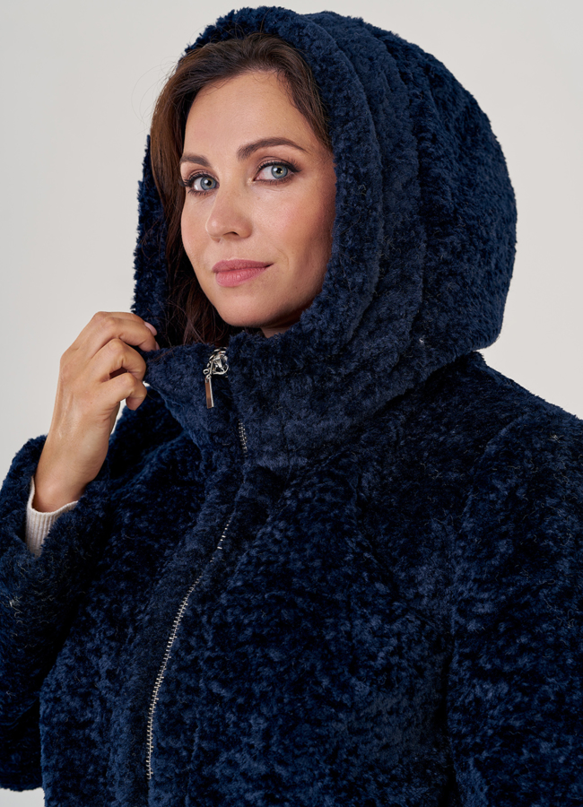 Женское пальто из эко меха в синем цвете с капюшоном модель № 23124 универмаг малина