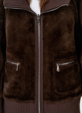 Женский двухсторонний бомбер из эко замши в коричневом цвете