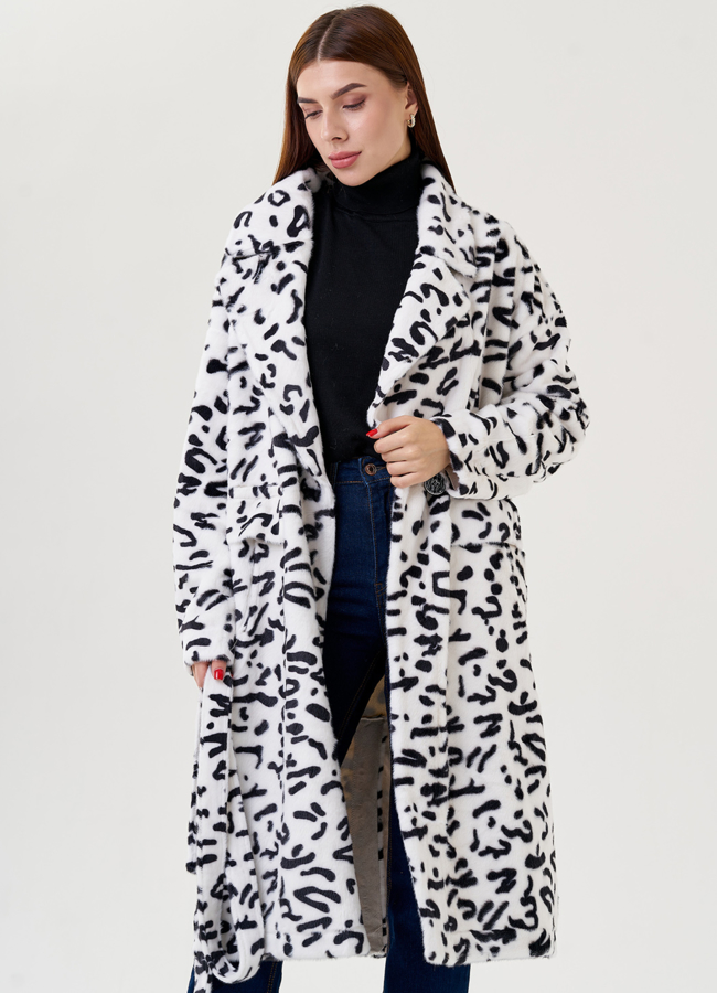 Женское пальто с английским воротником белого цвета  модель № 23456 универмаг малина