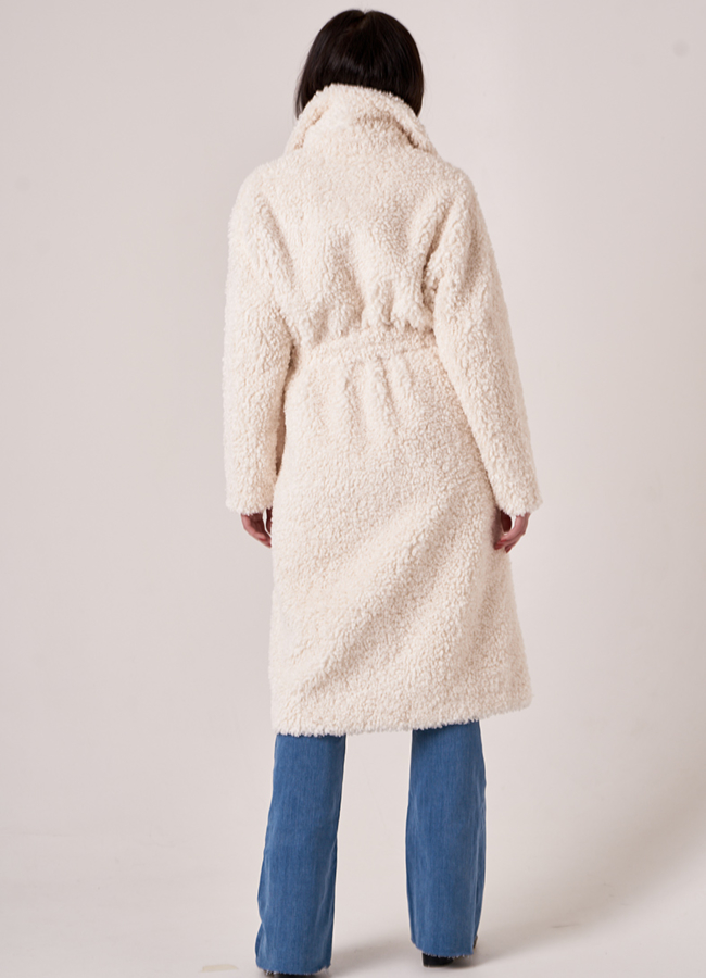 Белая шуба из шерсти с английским воротником модель № 8232 в кредит