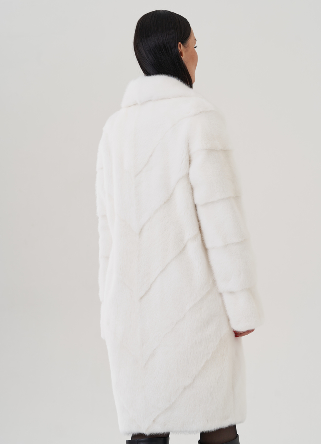 Норковая шуба белого цвета модель № 24807 в кредит