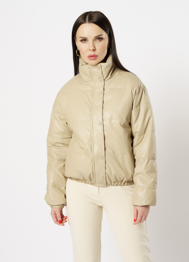 Куртка из эко кожи утепленная бежевого цвета модель № 505 меха малина