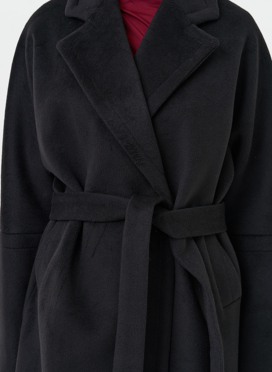 Женское пальто черного цвета