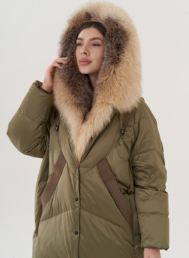 Пуховик с отделкой капюшона из меха лисы 