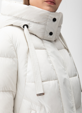 Женский пуховик с капюшоном 