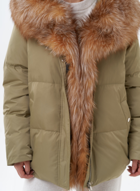 Пуховик с капюшоном из меха лисы
