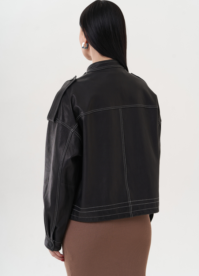 Куртка черного цвета с контрастной строчкой модель № 26918 универмаг малина