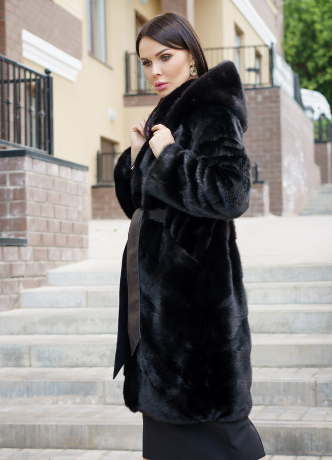 Норковая шуба черного цвета с капюшоном модель № S-778 универмаг малина