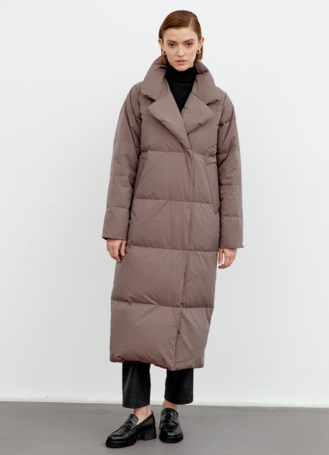 Длинный женский пуховик модель № 79409 меха малина