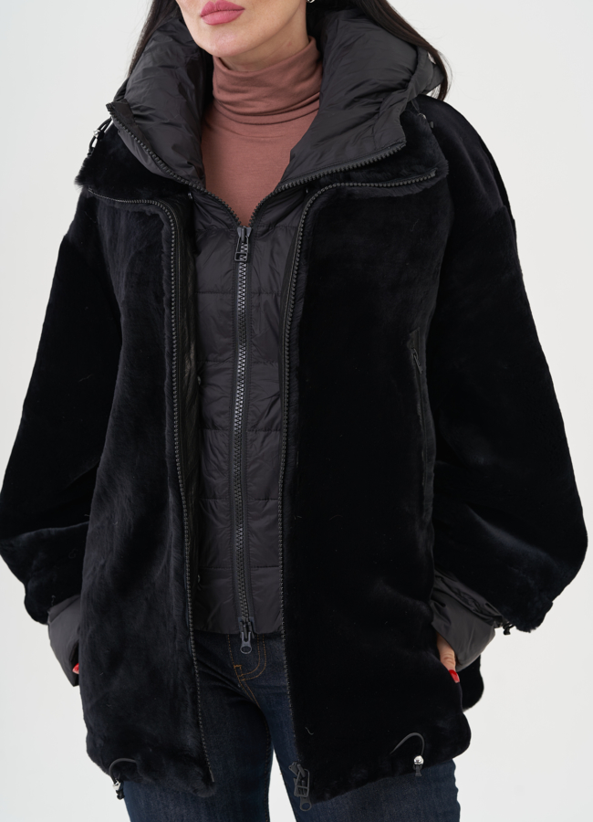 Куртка черного цвета с капюшоном модель № 24945 универмаг малина