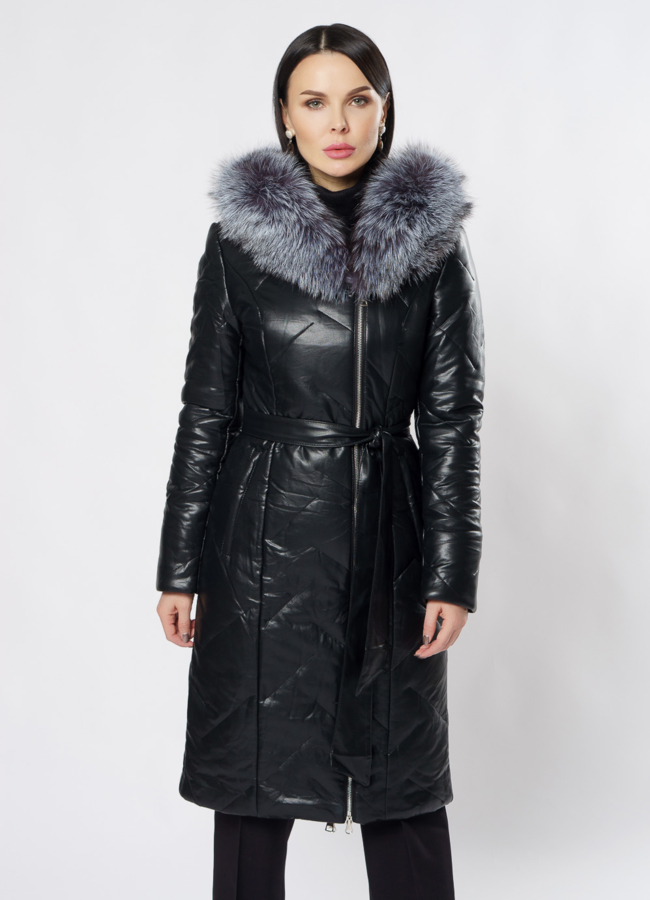 Удлиненный пуховик из эко кожи с капюшоном модель № 19346 меха малина