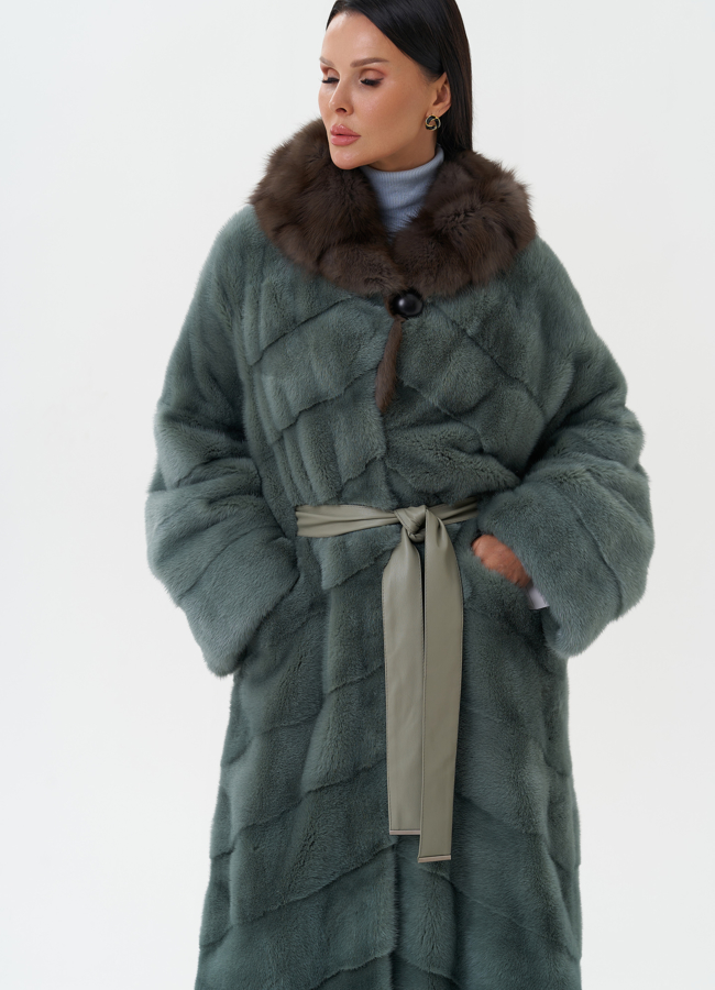 Норковая шуба с капюшоном из меха куницы модель № 27848 универмаг малина