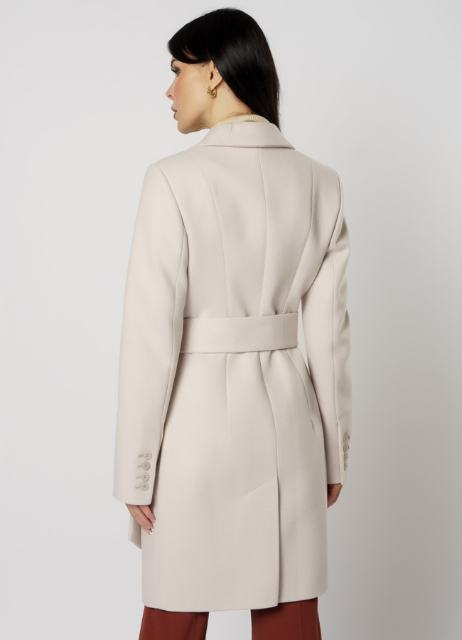Пальто бежевого цвета с поясом модель № 20764 универмаг малина