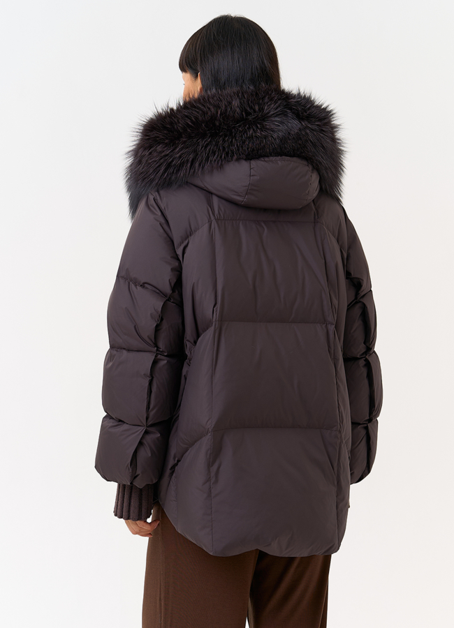 фото Женский пуховик с капюшоном из меха чернобурки модель № 31536 фото Женский пуховик с капюшоном из меха чернобурки модель № 31536