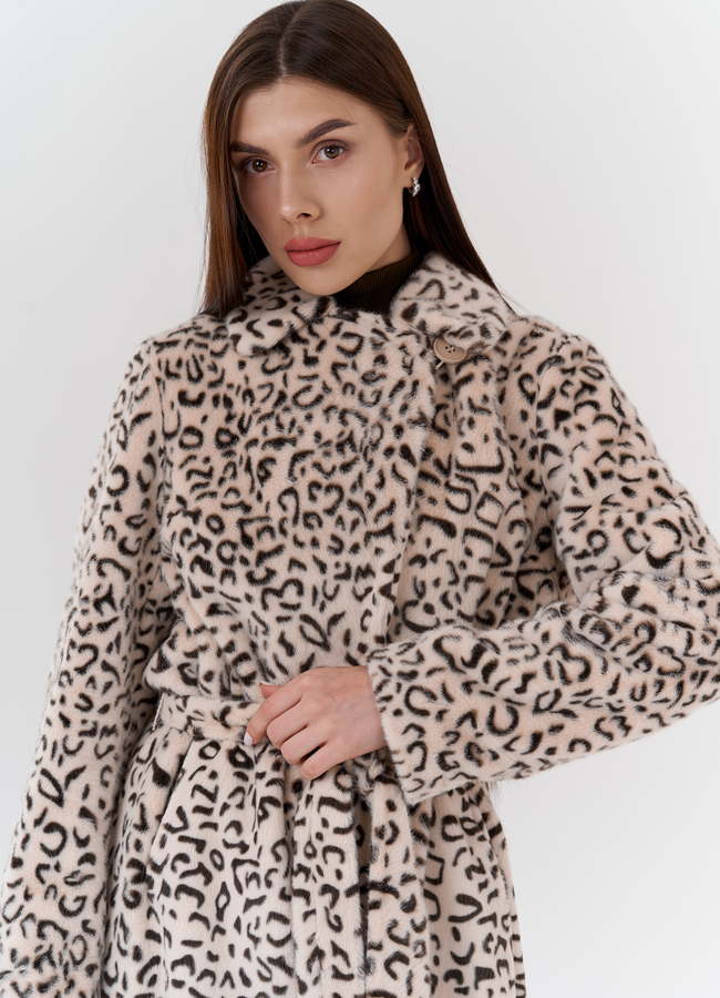 Женское пальто в бежевом цвете с анималистическим принтом модель № 24115 универмаг малина