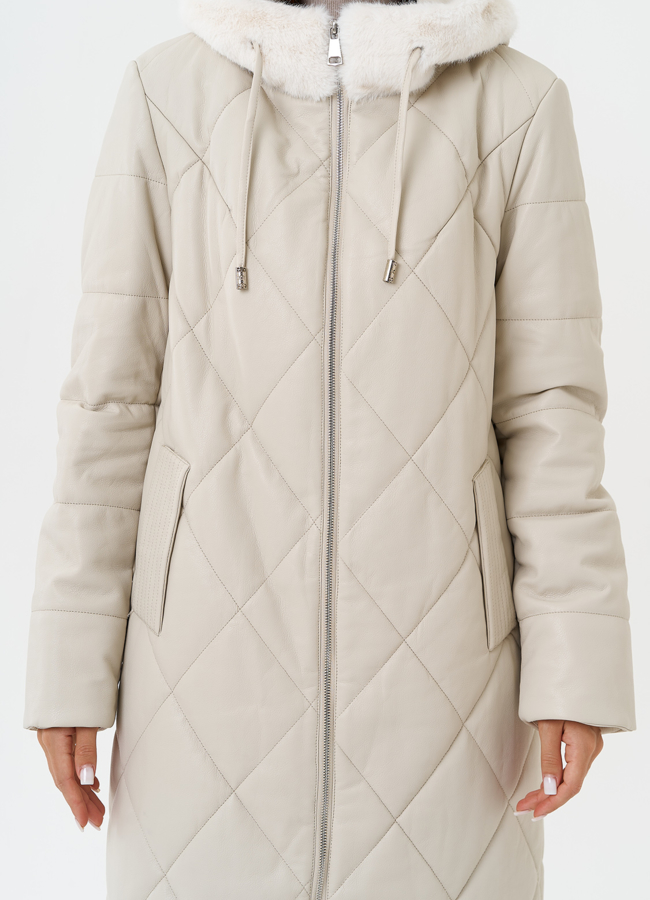 Женский стеганый пуховик из эко кожи с капюшоном модель № 27731 в рассрочку