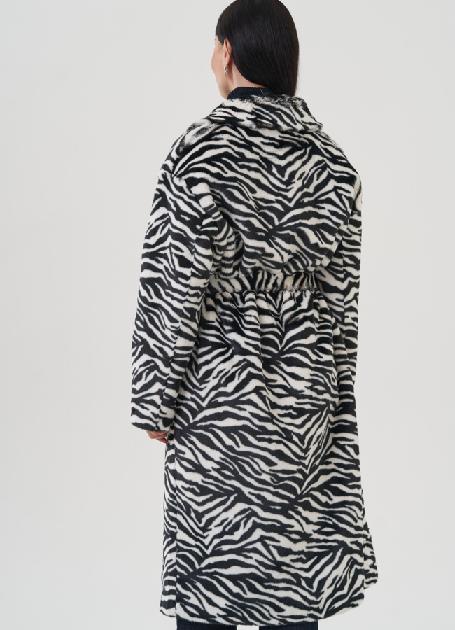 Пальто с английским воротником из эко меха модель № 24912 универмаг малина