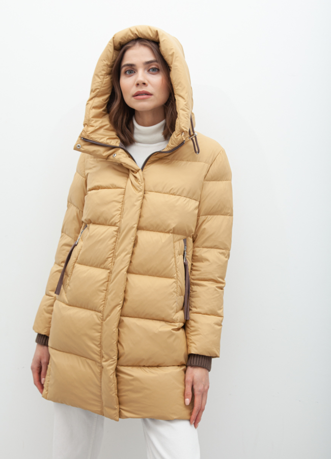 Пуховик женский с капюшоном  модель № 21056 меха малина