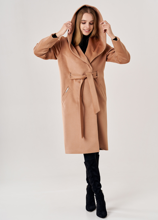 Пальто женское коричневого цвета с капюшоном модель № 038 меха малина