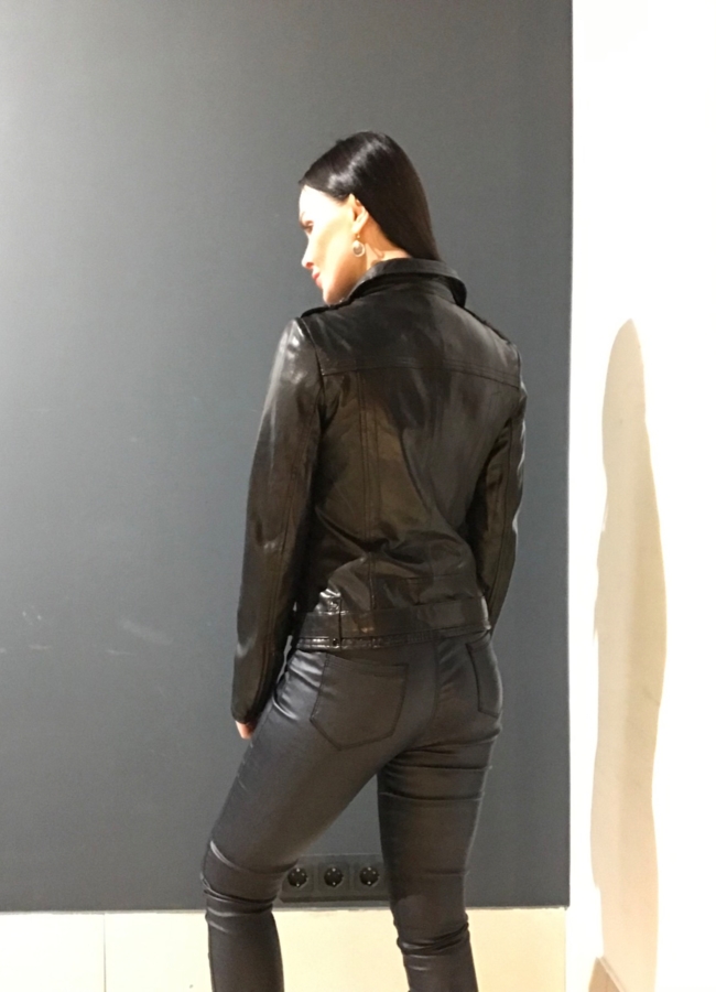 фото Куртка кожаная черного цвета модель № 956