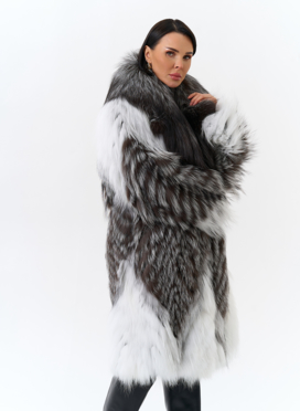 Шуба из меха чернобурой лисы