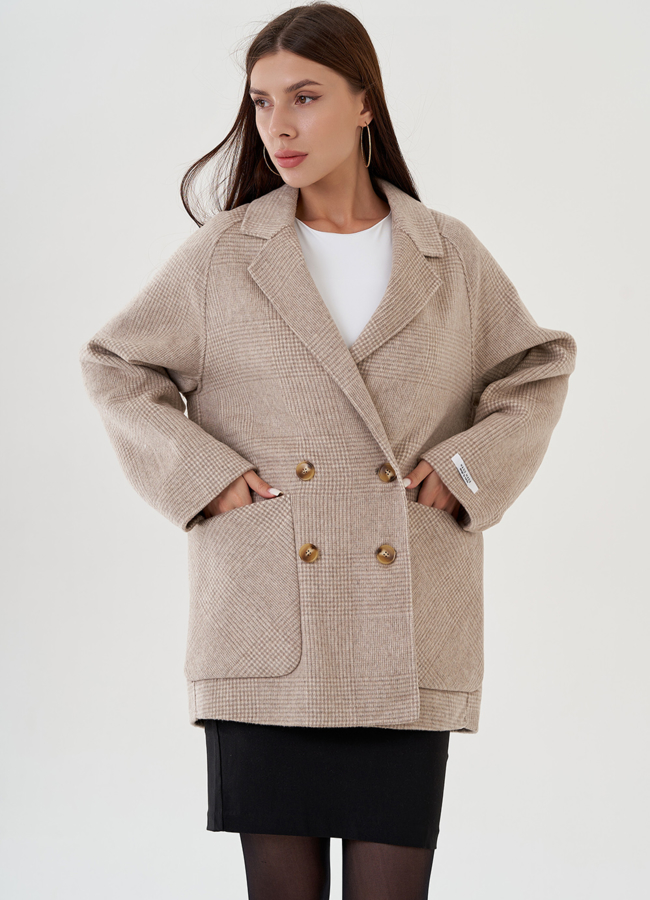 Светлое укороченное пальто с английским воротником модель № 81430 универмаг малина