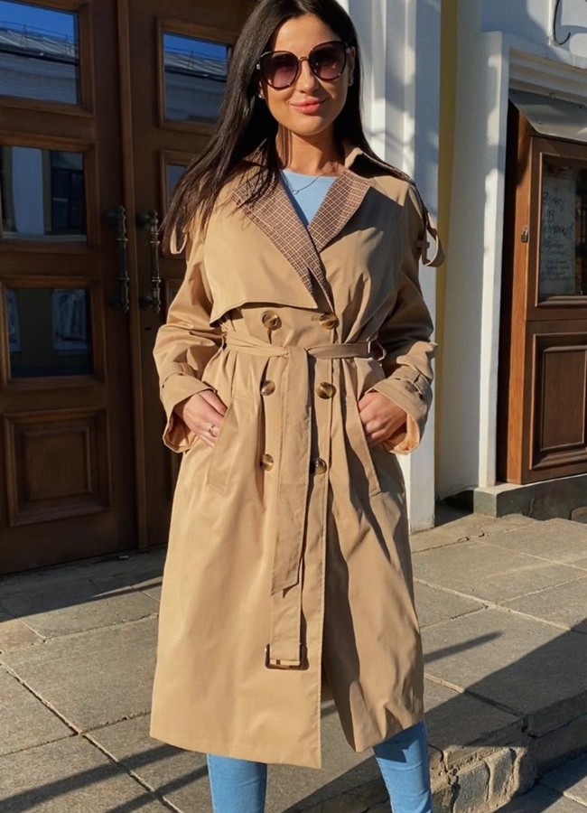 Тренч женский бежевого цвета модель № 02 меха малина