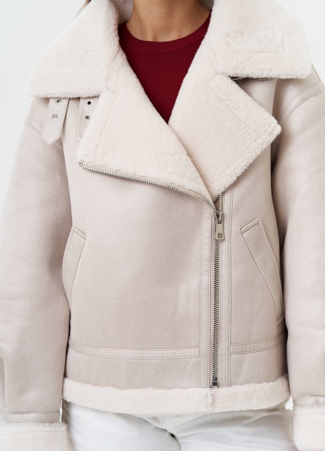 Светлая дубленка из эко кожи модель № 28529 универмаг малина