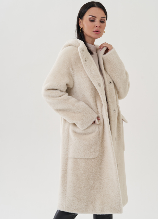 Полупальто бежевого цвета из эко меха модель № 24691 универмаг малина