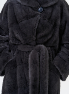 Женская шуба из меха норки с капюшоном