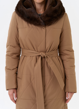 Пуховик с капюшоном из эко меха