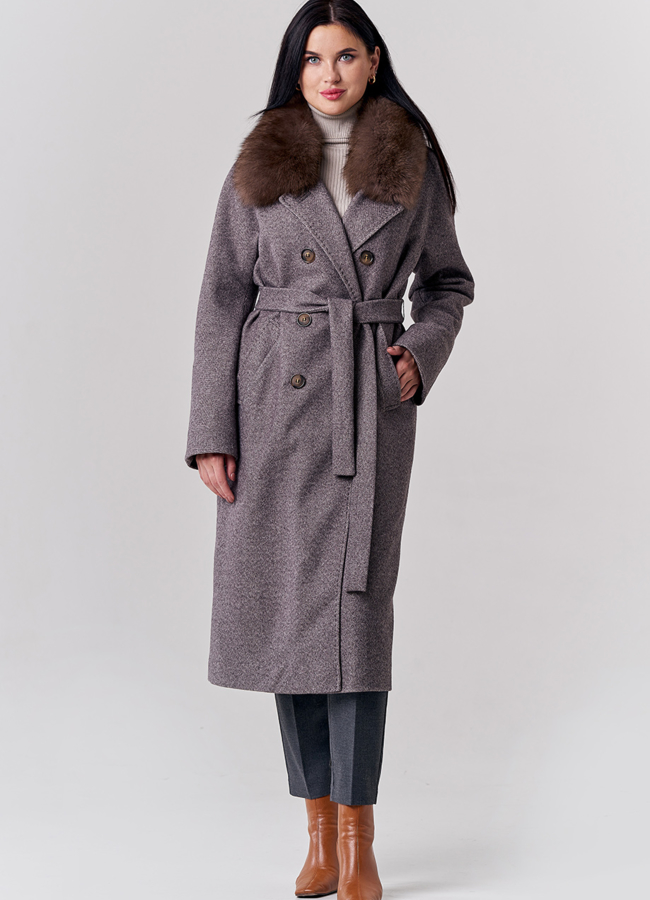Утепленное пальто коричневого цвета с поясом модель № 21873 меха малина