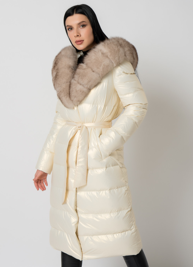 Белый пуховик с мехом  модель № 2192 универмаг малина