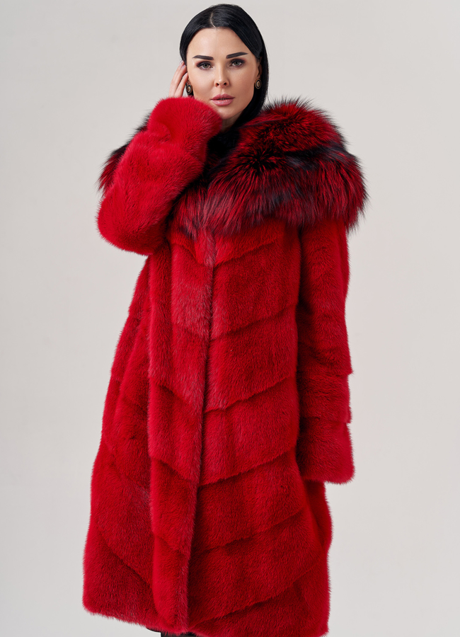 Шуба из норки с капюшоном  красного цвета  модель № 23838 универмаг малина