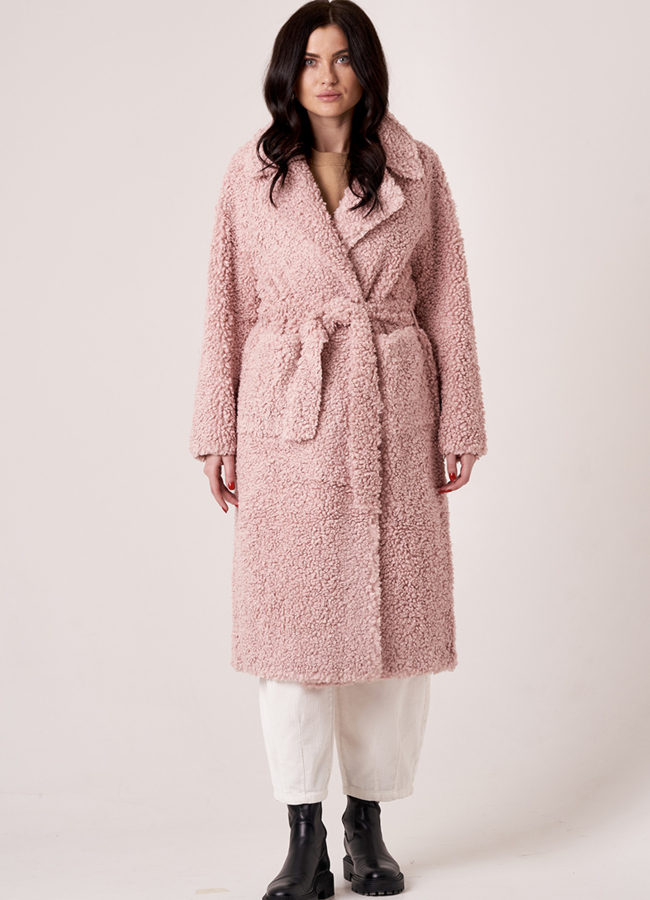 фото Шуба на поясе с накладными карманами модель № 8232