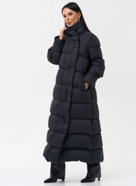 Женский пуховик черного цвета 
