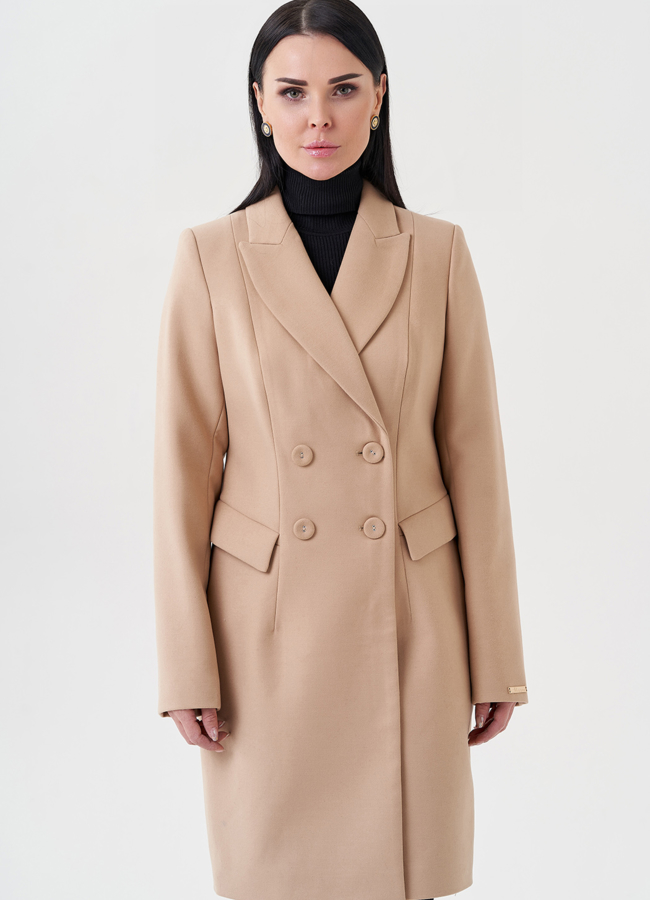 Женское пальто в бежевом цвете модель № 23967 меха малина