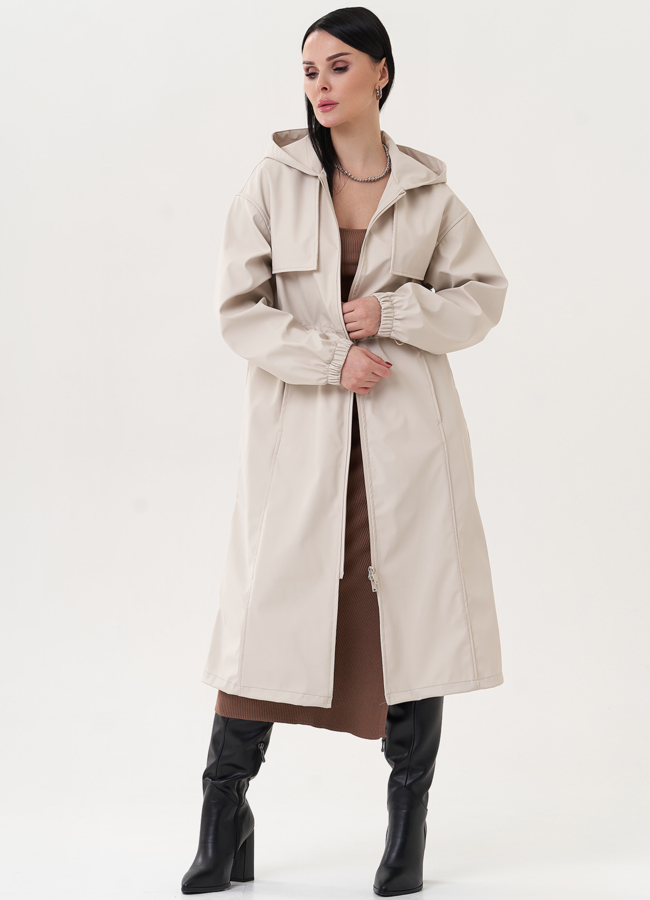 Плащ бежевого цвета с капюшоном  модель № 26801 в рассрочку