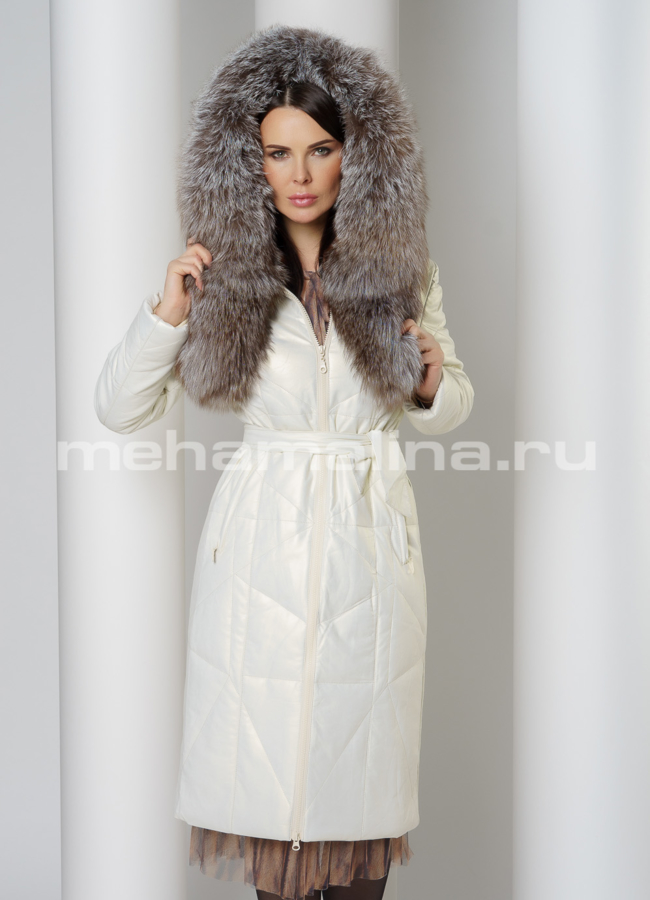 фото Белый пуховик из эко кожи приталенный с меховой отделкой модель № 6160