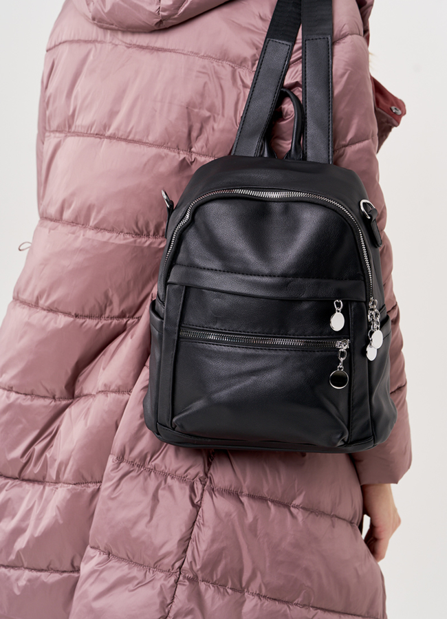 Сумка-рюкзак женская черного цвета модель № М-1 меха малина