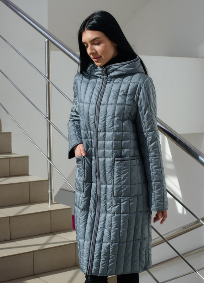 Плащ серого цвета с капюшоном  модель № 22583 в рассрочку